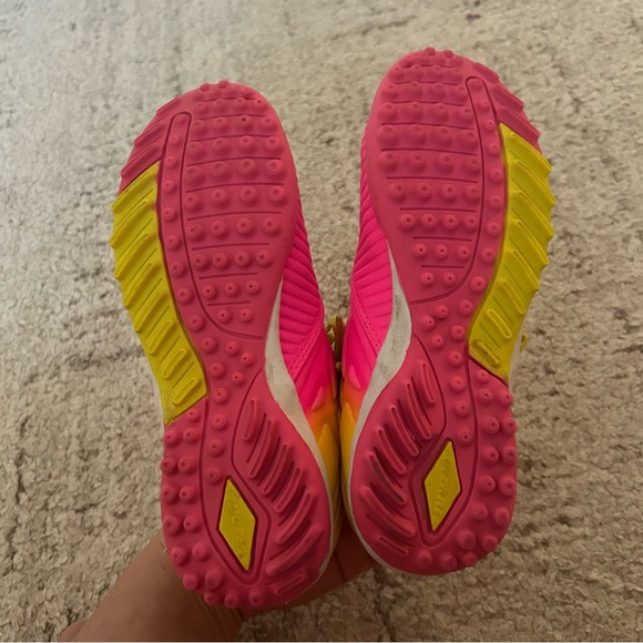 Vizari Liga Turf Soccer Cleats Shoes in Pink/Yellow Youth Girls Size 1 - Picture 9 of 9